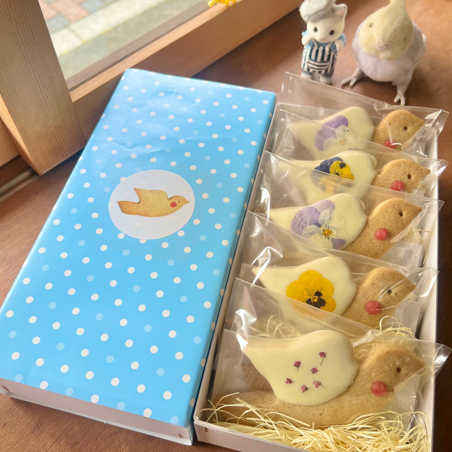 エディブルフラワーとホワイトチョコのオカメサブレ5羽入BOX