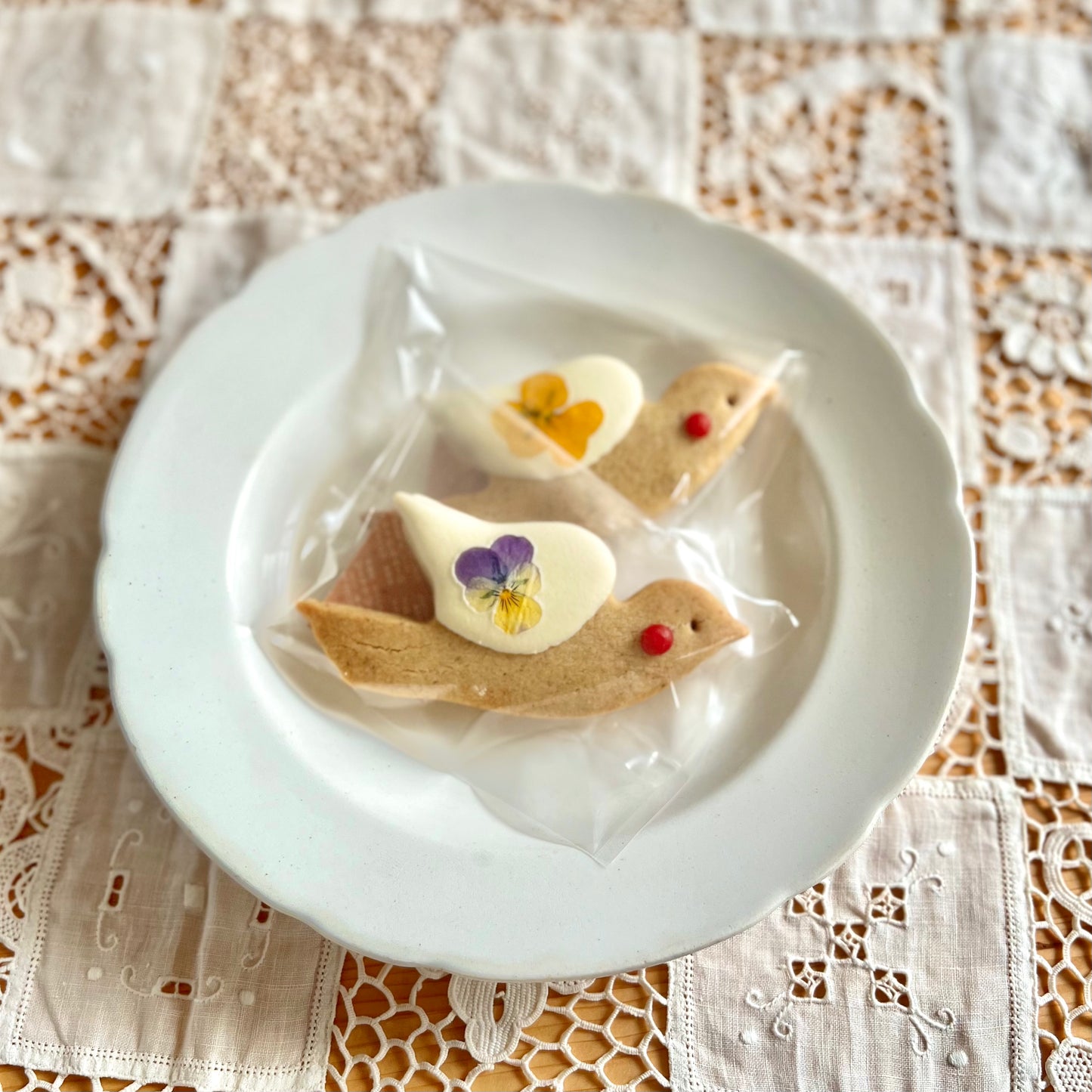 【詰め合わせ】オカメサブレ3羽+エディブルフラワーとホワイトチョコのオカメサブレ2羽