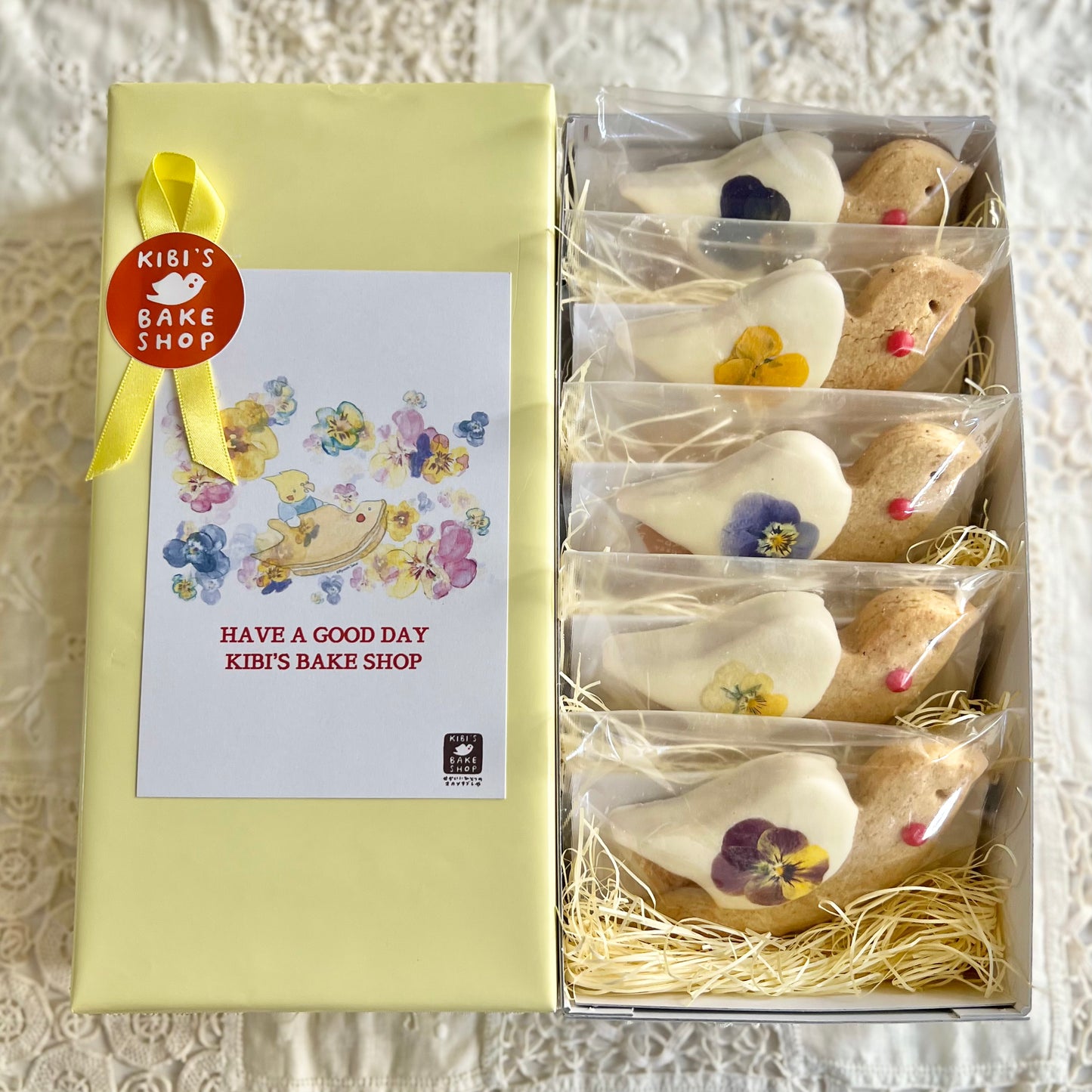 エディブルフラワーとホワイトチョコのオカメサブレ5枚入BOX(ラッピング付)