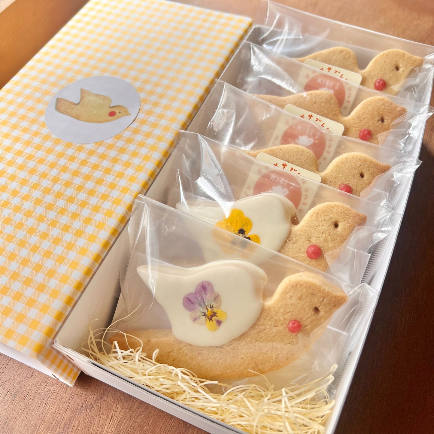 【詰め合わせ】オカメサブレ3羽＋エディブルフラワーとホワイトチョコのオカメサブレ2羽