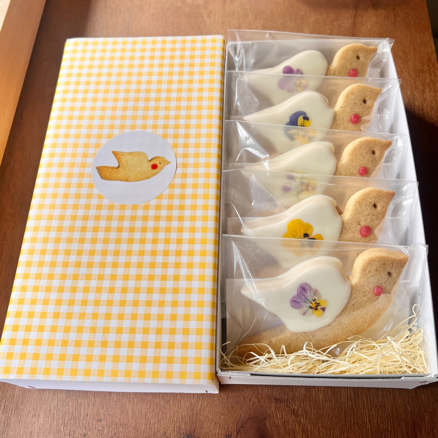 エディブルフラワーとホワイトチョコのオカメサブレ5羽入BOX