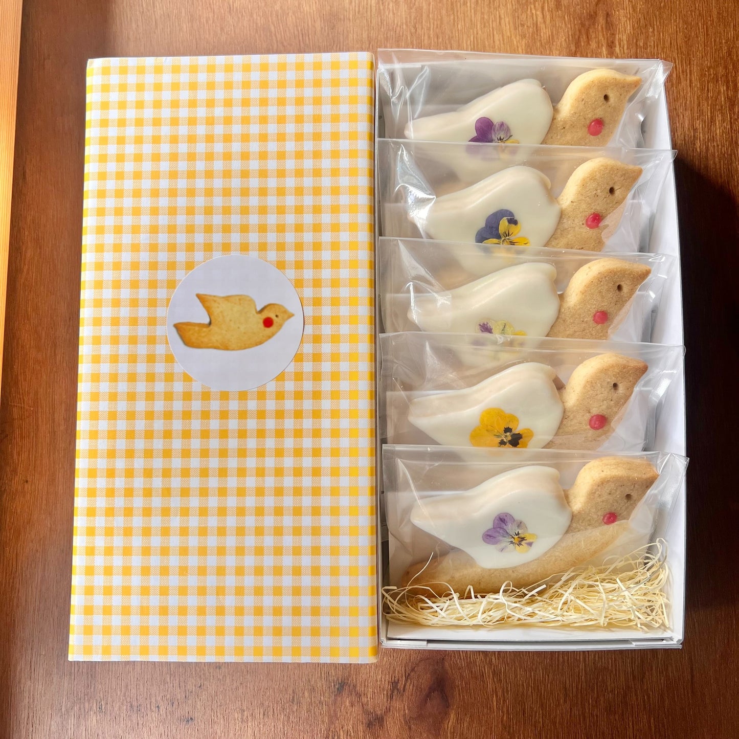 エディブルフラワーとホワイトチョコのオカメサブレ5羽入BOX